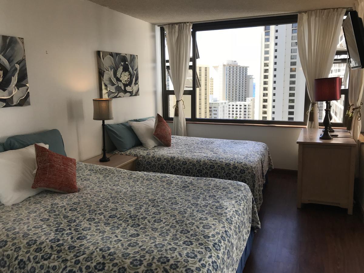 Waikiki Banyan Apartment Honolulu Exterior photo